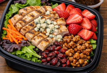 FIT Weight Loss Plan – Grilled Chicken, Strawberry & Walnut Salad